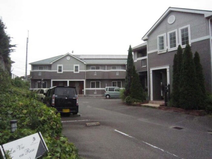 物件外観写真6　(駐車場)