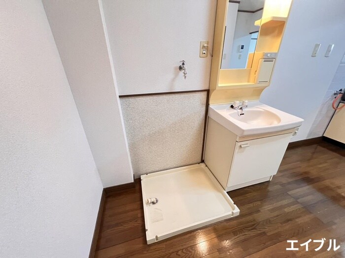 物件内観写真10　(洗濯機置場)