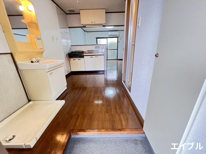 物件内観写真15　(玄関)