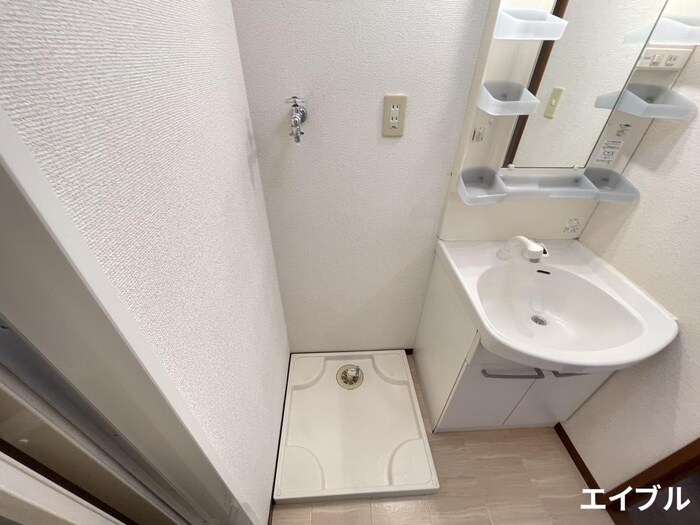 物件内観写真10　(洗濯機置場)