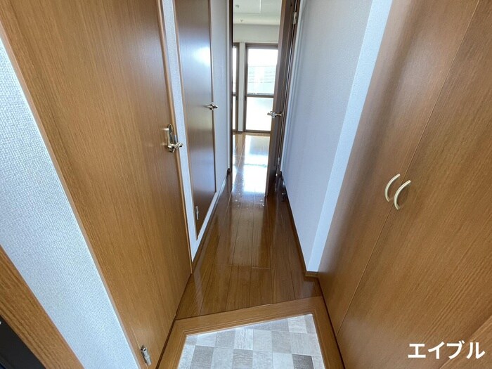 物件内観写真18　(玄関)