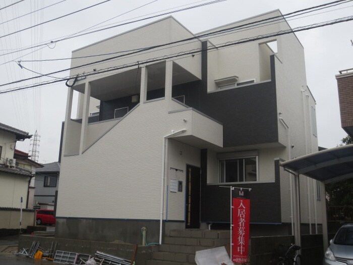 物件外観写真1　(建築中)