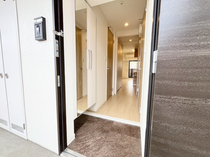 物件内観写真12　(玄関)