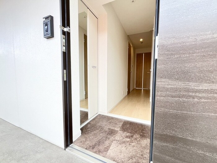 物件内観写真12　(玄関)