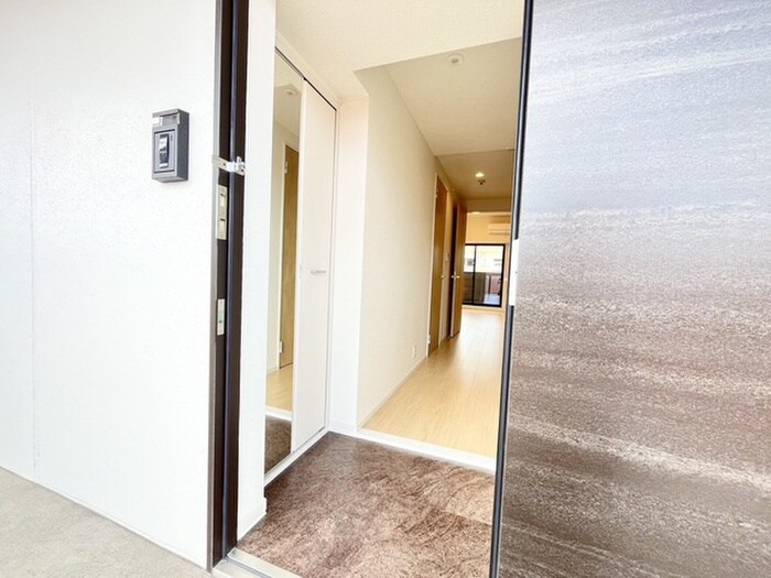 物件内観写真12　(玄関)