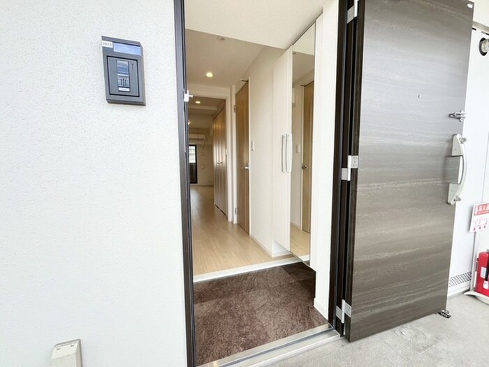 物件内観写真12　(玄関)