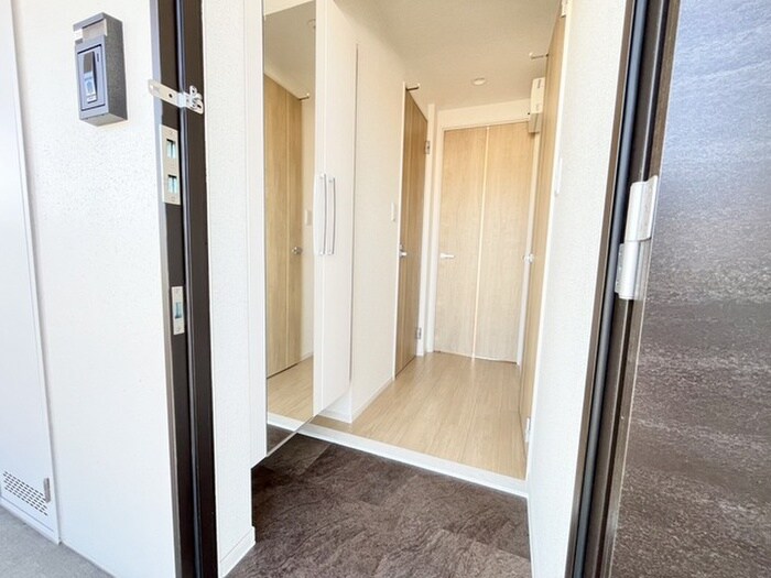 物件内観写真12　(玄関)