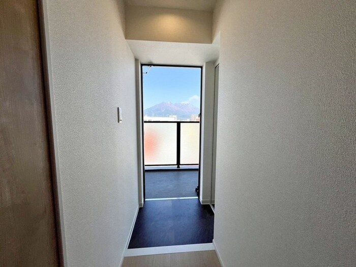 物件内観写真12　(玄関)