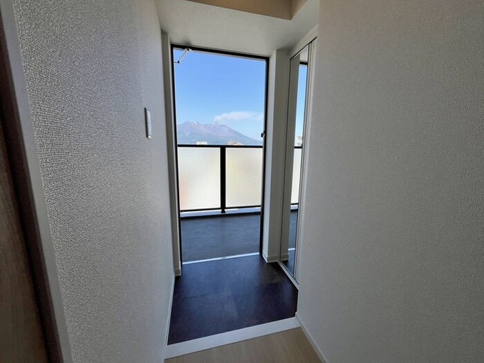 物件内観写真12　(玄関)