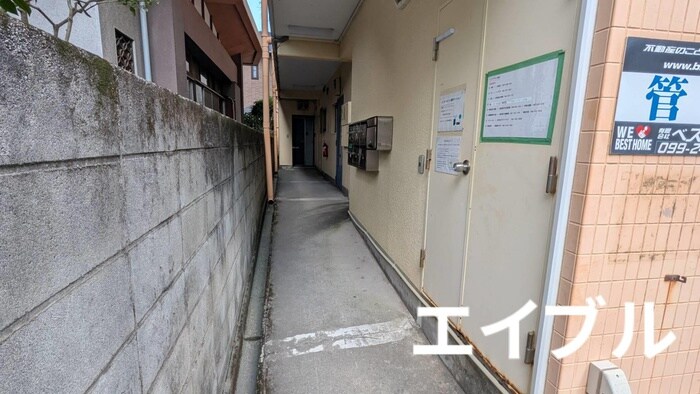 物件外観写真3　(エントランス部分)