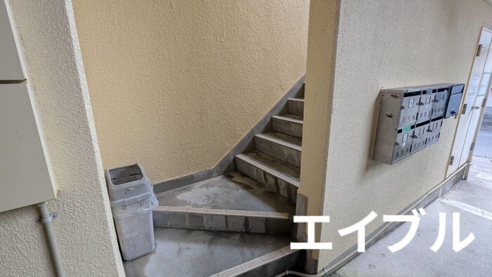 物件外観写真4　(エントランス部分)