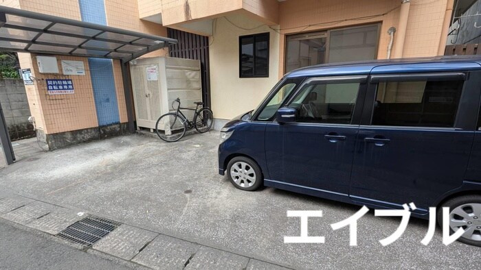 物件外観写真5　(駐車場)