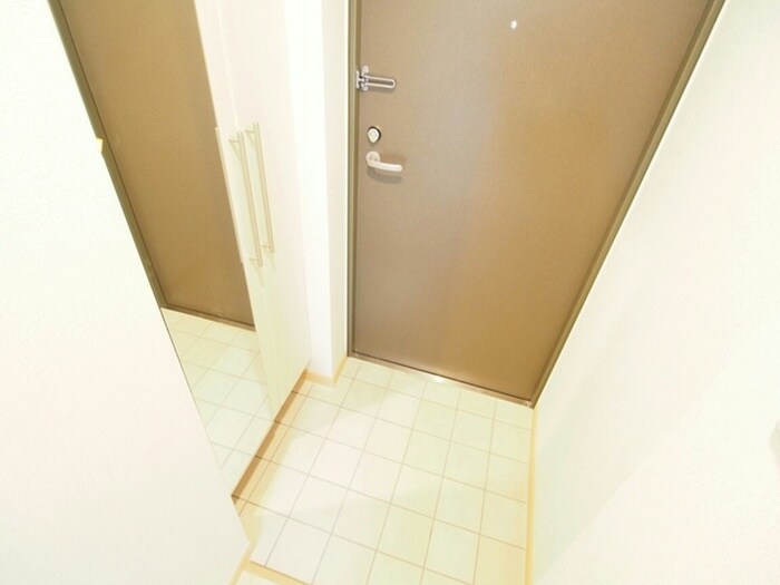 物件内観写真10　(玄関)