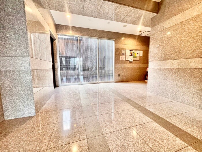 物件外観写真4　(エントランス部分)