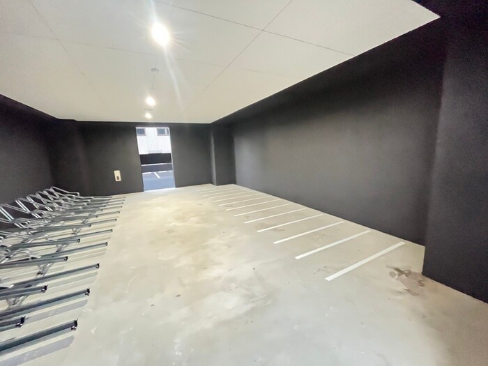 物件外観写真4　(駐輪場)