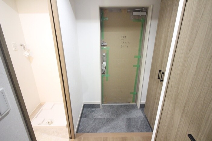 物件内観写真14　(玄関)