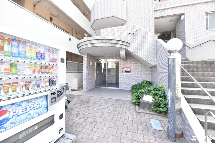 物件外観写真2　(エントランス部分)