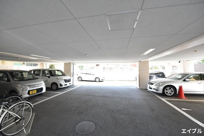 物件外観写真4　(駐車場)