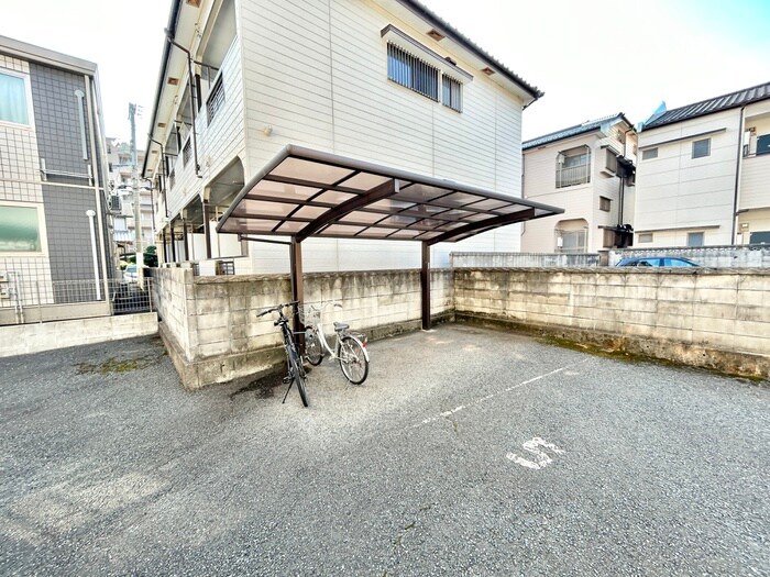 物件外観写真4　(駐輪場)