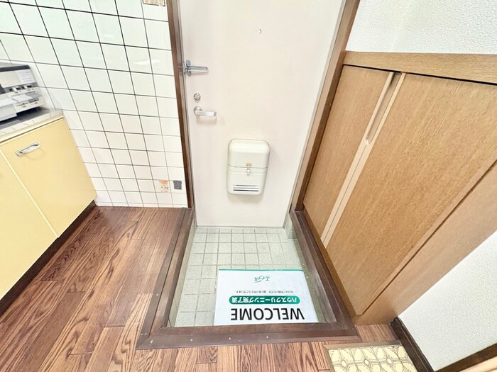 物件内観写真12　(玄関)