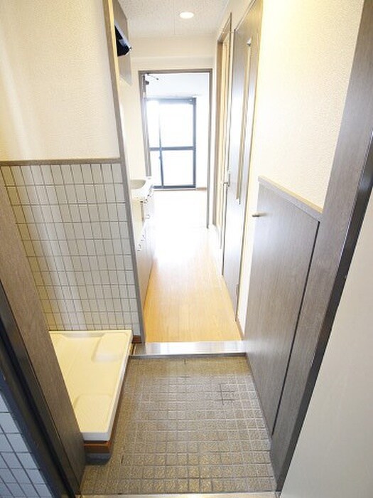 物件内観写真7　(玄関)