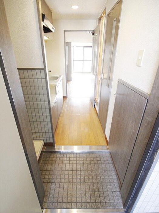 物件内観写真7　(玄関)