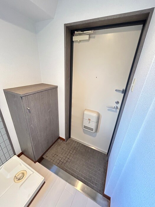 物件内観写真10　(玄関)