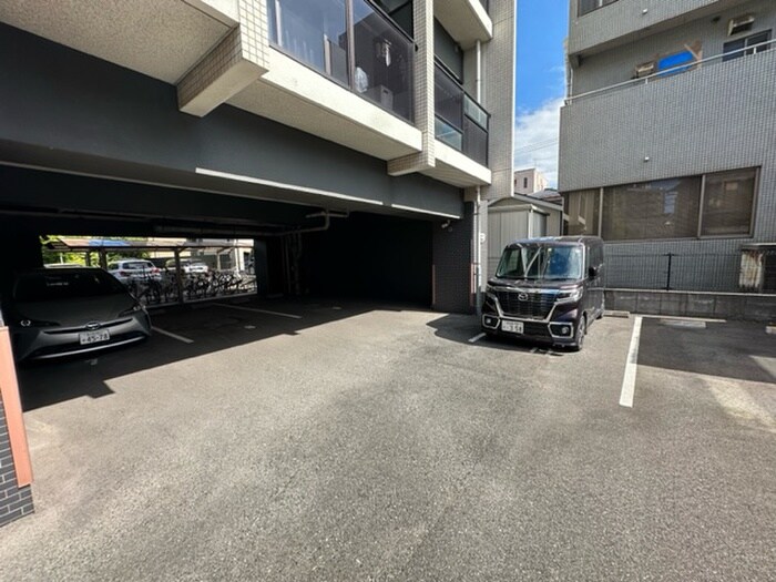 物件外観写真4　(駐車場)