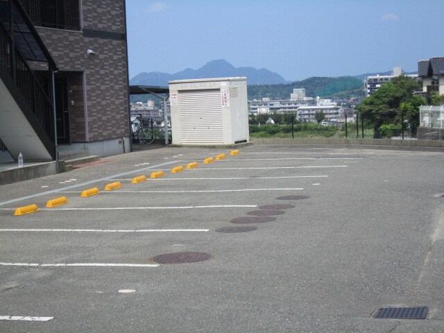 物件外観写真2　(駐車場)