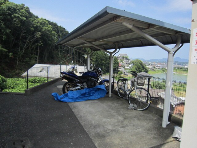 物件外観写真3　(駐輪場)