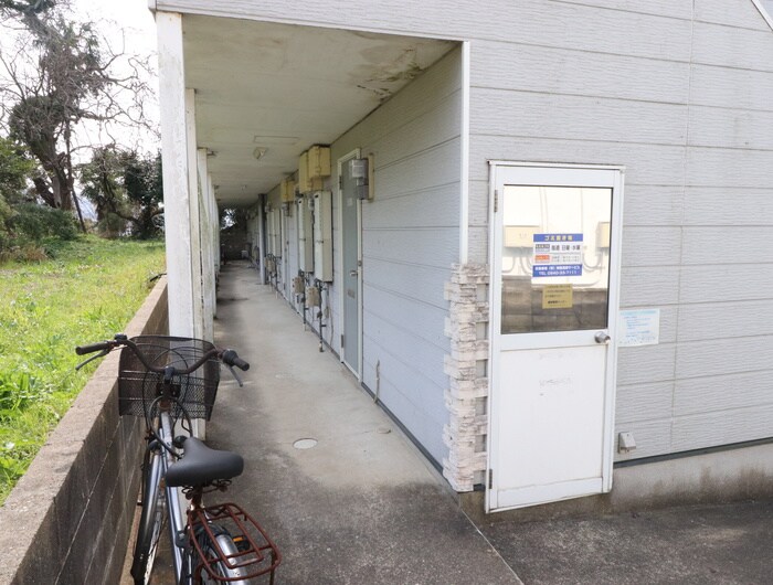 物件外観写真5　(エントランス部分)