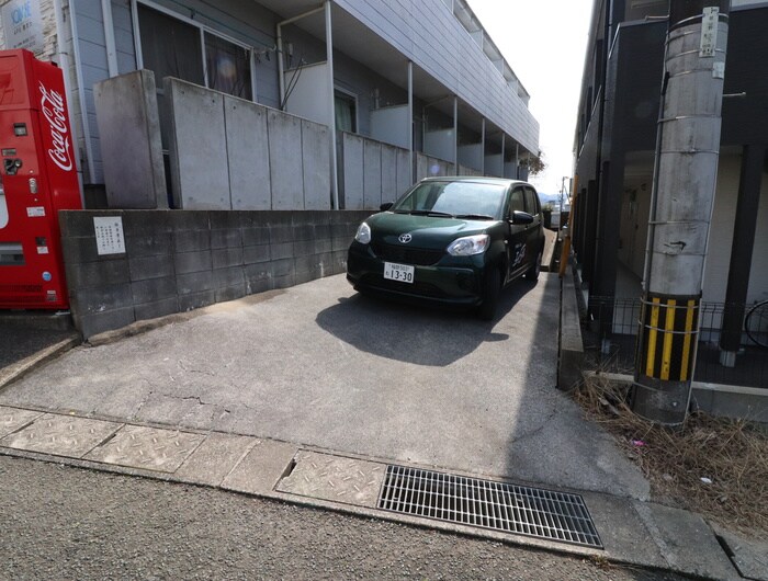 物件外観写真6　(駐車場)