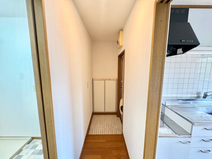 物件内観写真11　(玄関)