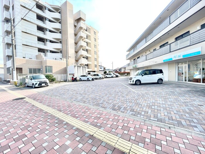 物件外観写真2　(駐車場)
