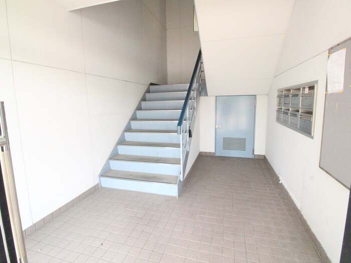 物件外観写真4　(エントランス部分)