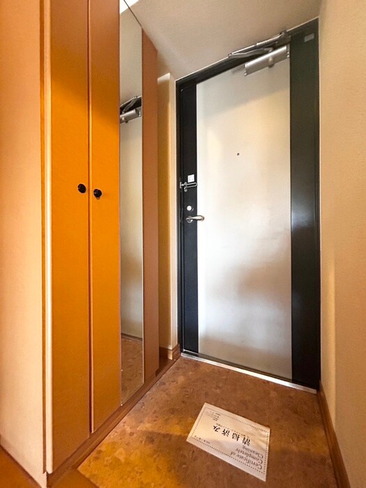 物件内観写真5　(玄関)