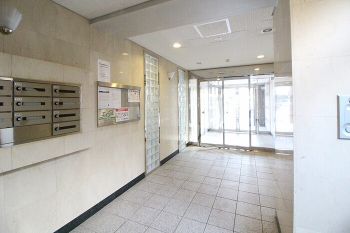 物件外観写真4　(エントランス部分)