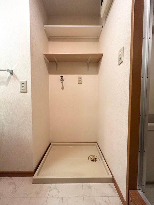 物件内観写真8　(洗濯機置場)