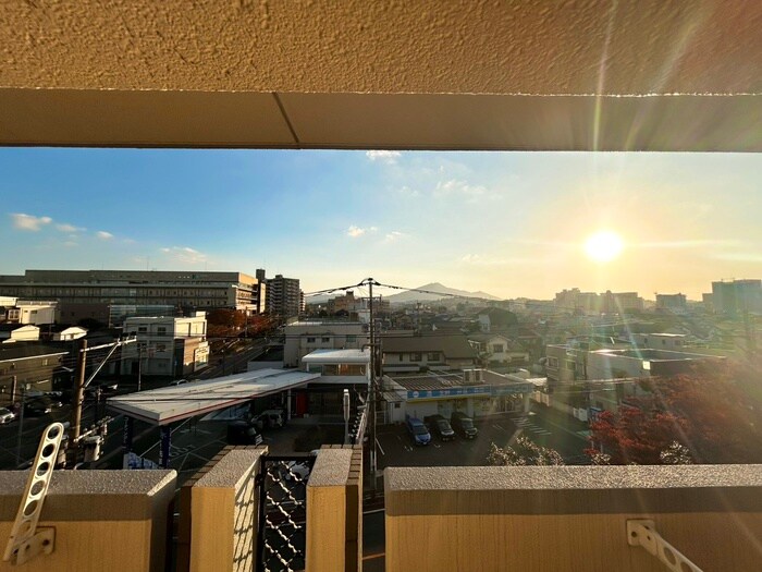 物件内観写真20　(室内からの展望)