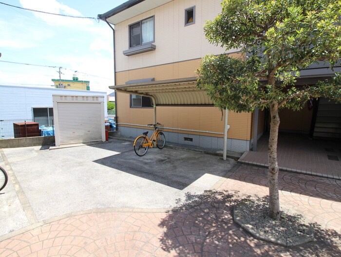 物件外観写真3　(駐輪場)