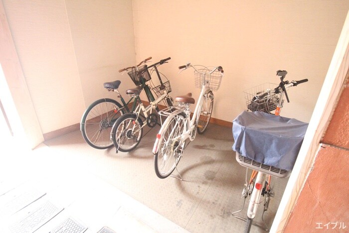 物件外観写真5　(駐輪場)