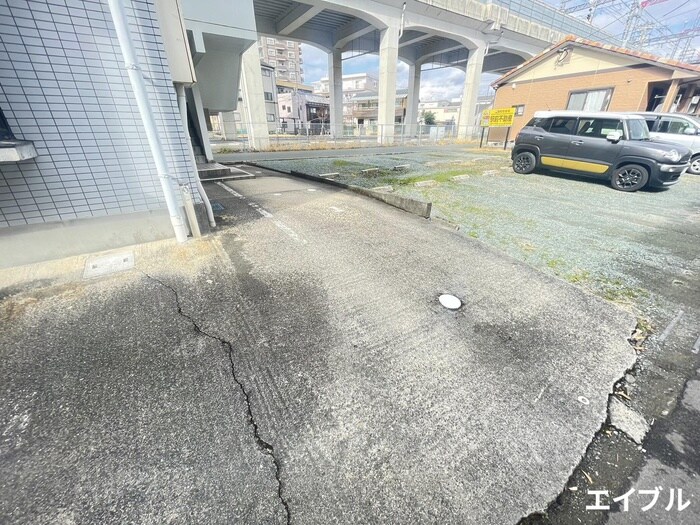 物件外観写真3　(駐車場)