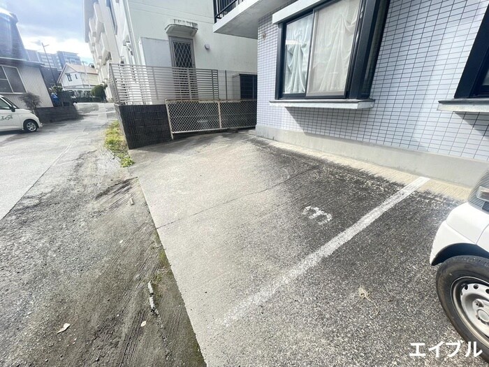 物件外観写真4　(駐車場)