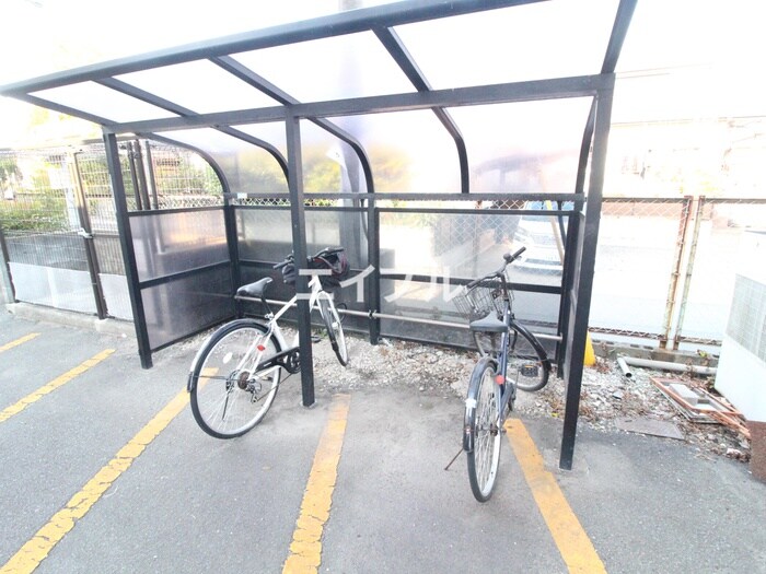 物件外観写真3　(駐輪場)