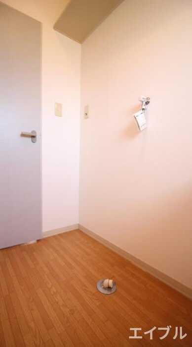 物件内観写真18　(洗濯機置場)