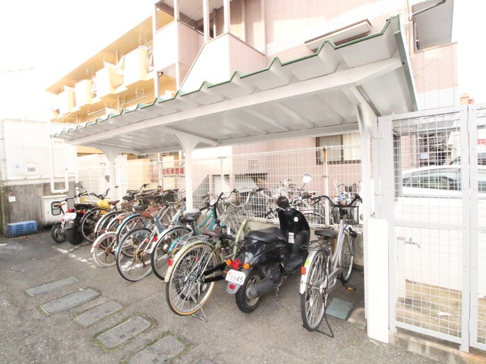 物件外観写真4　(駐輪場)