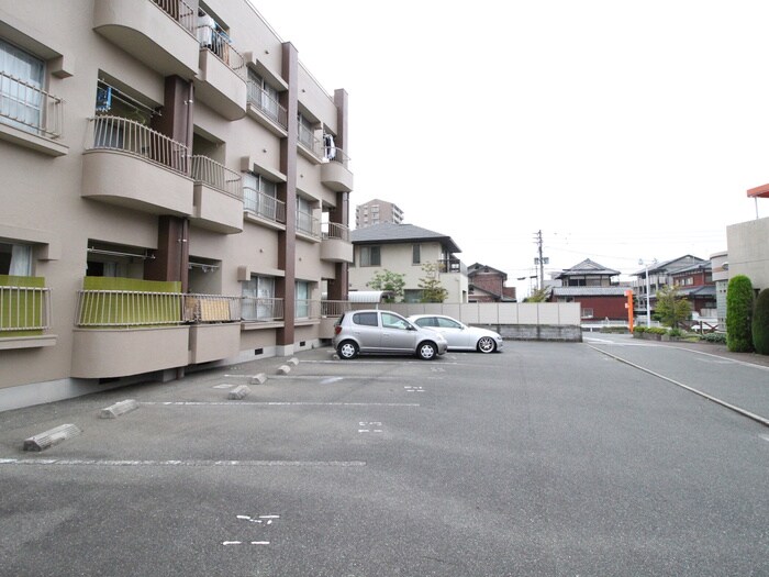 物件外観写真2　(駐車場)