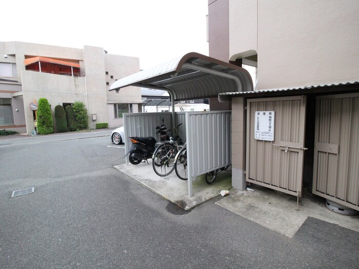 物件外観写真3　(駐輪場)