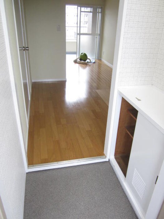 物件内観写真8　(玄関)