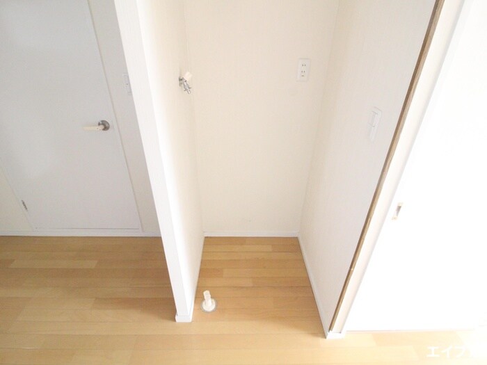 物件内観写真9　(洗濯機置場)